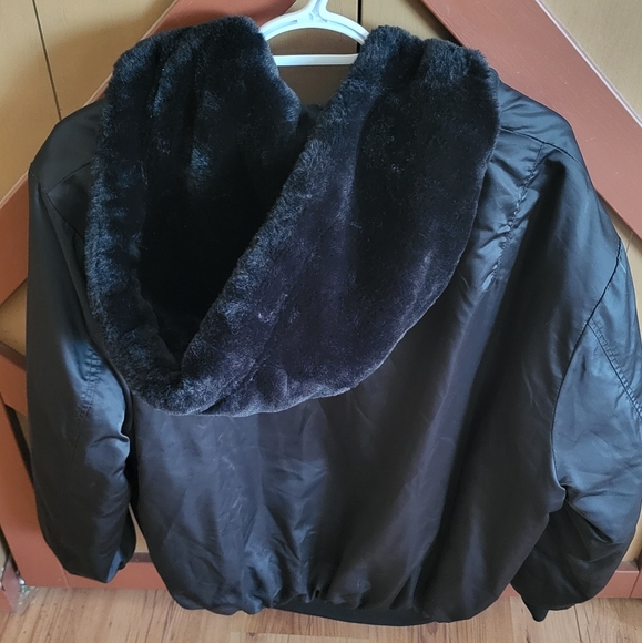 Soft, reversible jacket. - Picture 4 of 7